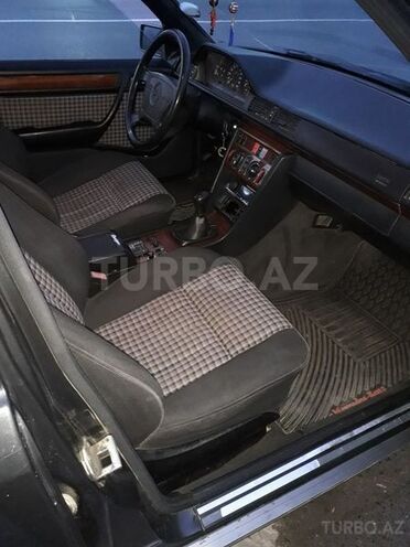 Mercedes E 220 1995, 24,000 km - 2.2 l - Bakı