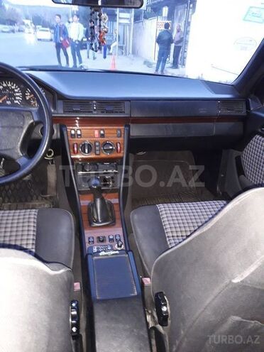 Mercedes E 220 1995, 24,000 km - 2.2 l - Bakı