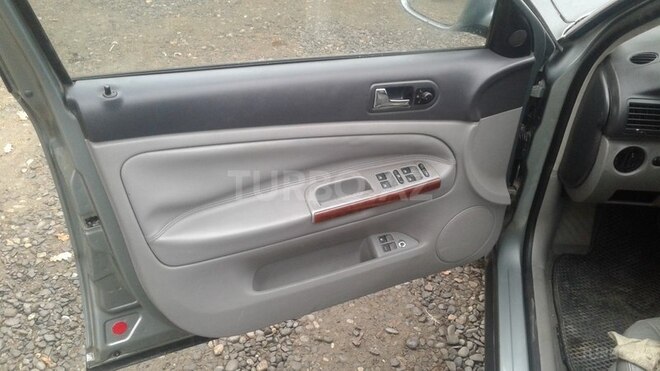 Volkswagen Passat 2004, 137,000 km - 1.8 л - Bərdə