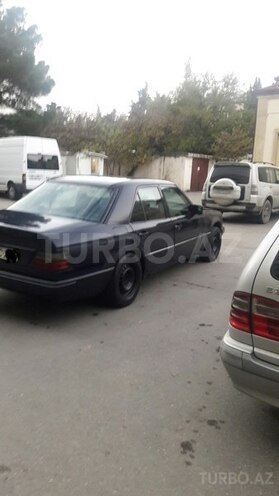 Mercedes E 230 1986, 235,000 km - 2.3 l - Bakı