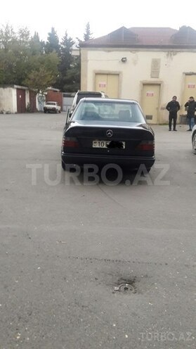 Mercedes E 230 1986, 235,000 km - 2.3 l - Bakı