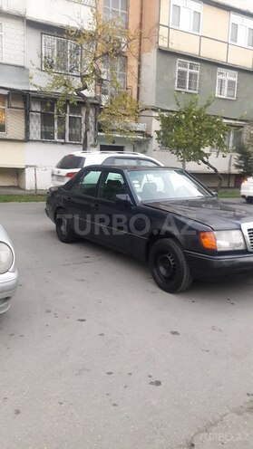Mercedes E 230 1986, 235,000 km - 2.3 l - Bakı