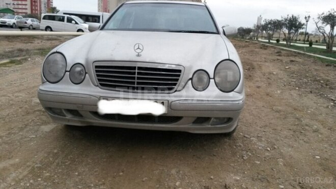 Mercedes E 220 2001, 288,000 km - 2.2 l - Bakı