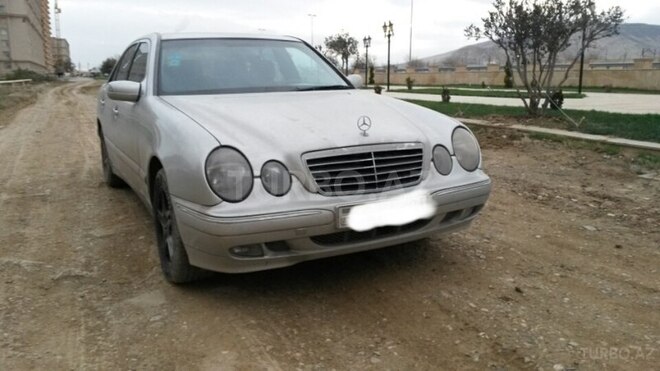 Mercedes E 220 2001, 288,000 km - 2.2 l - Bakı