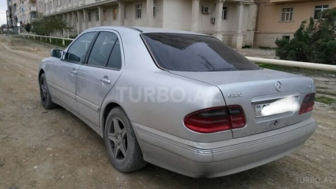 Mercedes E 220 2001, 288,000 km - 2.2 l - Bakı