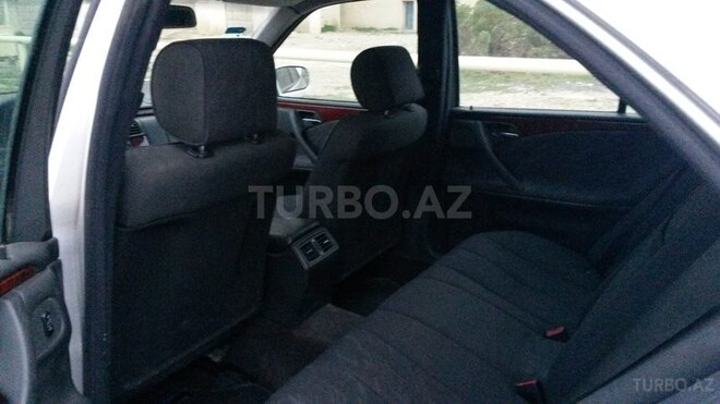 Mercedes E 220 2001, 288,000 km - 2.2 l - Bakı