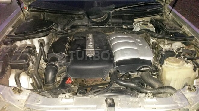 Mercedes E 220 2001, 288,000 km - 2.2 l - Bakı