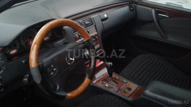 Mercedes E 220 2000, 315,000 km - 2.2 l - Bakı