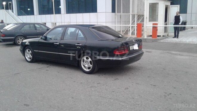 Mercedes E 220 2000, 315,000 km - 2.2 l - Bakı
