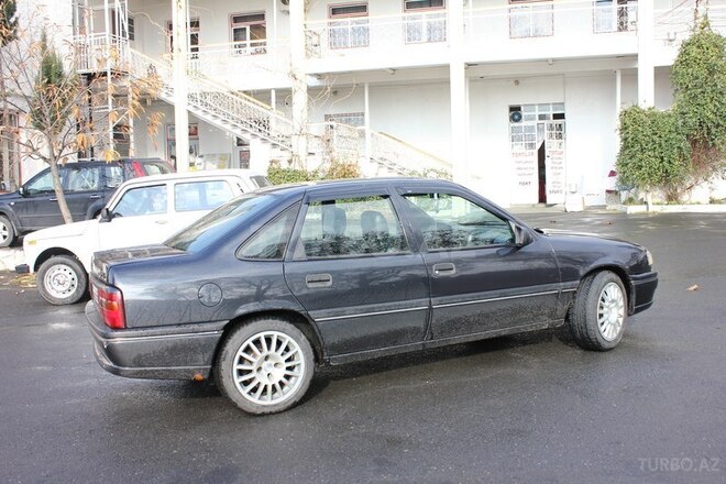 Opel Vectra 1995, 360,000 km - 2.0 l - Zaqatala