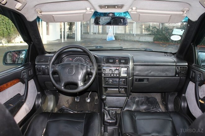 Opel Vectra 1995, 360,000 km - 2.0 l - Zaqatala