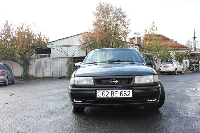 Opel Vectra 1995, 360,000 km - 2.0 l - Zaqatala