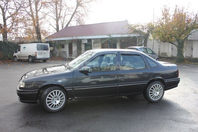 Opel Vectra 1995, 360,000 km - 2.0 l - Zaqatala