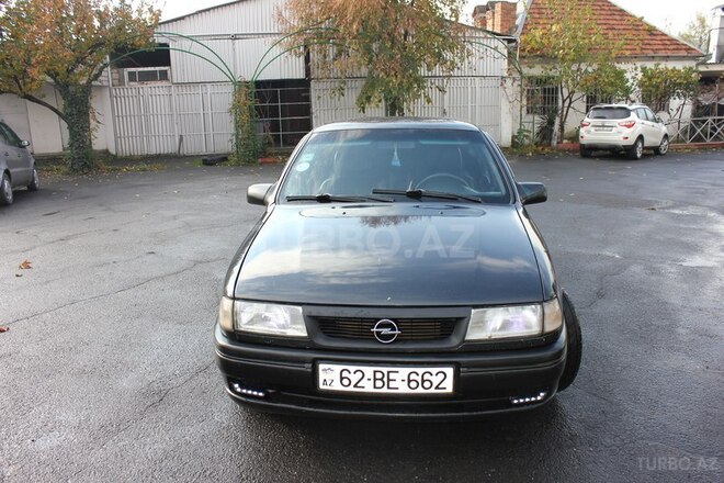Opel Vectra 1995, 360,000 km - 2.0 l - Zaqatala
