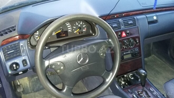 Mercedes E 270 2000, 258,000 km - 2.7 l - Salyan