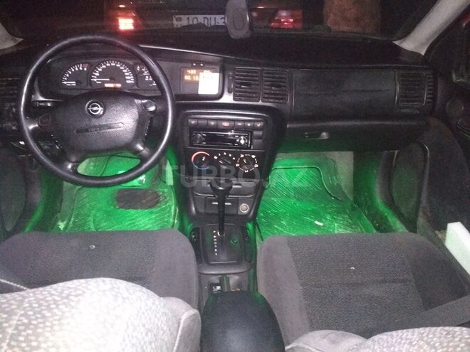 Opel Vectra 1999, 325,000 km - 1.8 l - Bakı