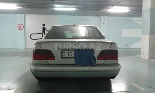 Mercedes E 240 1998, 281,000 km - 2.4 l - Bakı