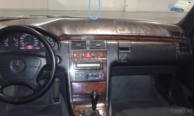Mercedes E 240 1998, 281,000 km - 2.4 l - Bakı