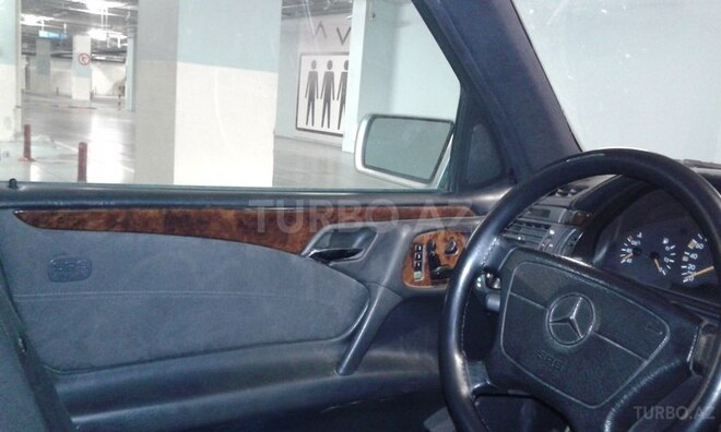 Mercedes E 240 1998, 281,000 km - 2.4 l - Bakı