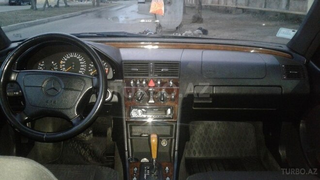 Mercedes C 240 1997, 279,569 km - 2.4 l - Bakı