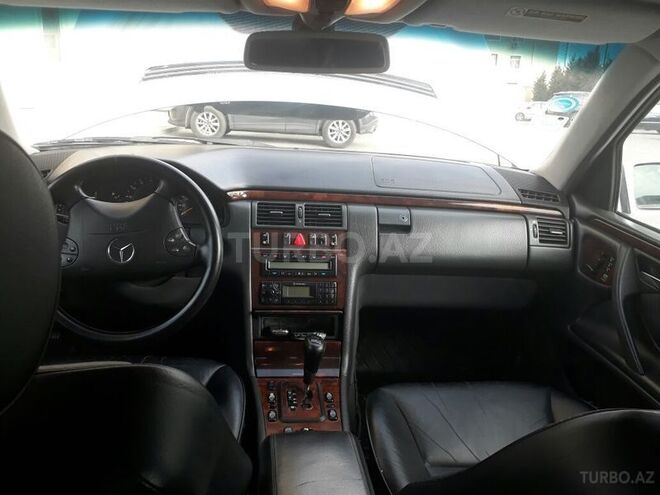 Mercedes E 320 2001, 280,000 km - 3.2 l - Bakı