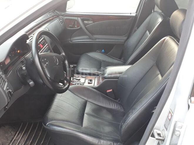 Mercedes E 320 2001, 280,000 km - 3.2 l - Bakı