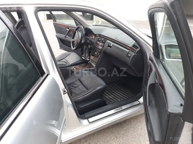 Mercedes E 320 2001, 280,000 km - 3.2 l - Bakı