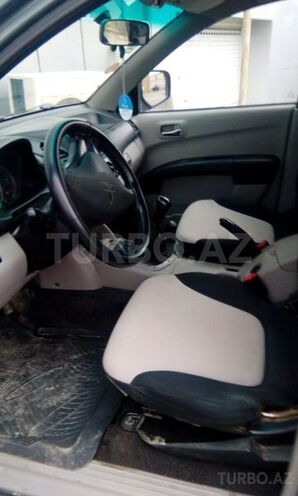 Mitsubishi L200 2011, 124,000 km - 2.5 l - Bakı
