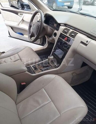 Mercedes E 240 2001, 320,000 km - 2.4 l - Bakı