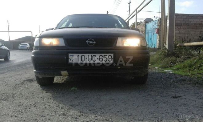 Opel Vectra 1995, 323,000 km - 2.0 л - Bakı