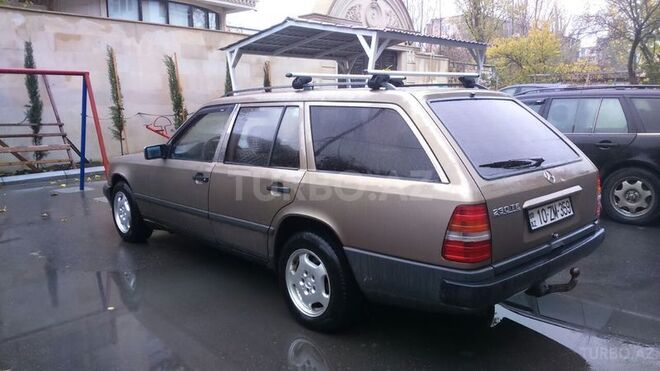 Mercedes E 230 1988, 234,567 km - 2.3 l - Bakı