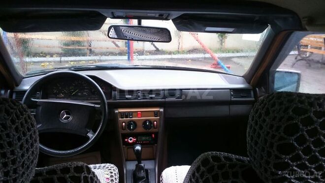 Mercedes E 230 1988, 234,567 km - 2.3 l - Bakı