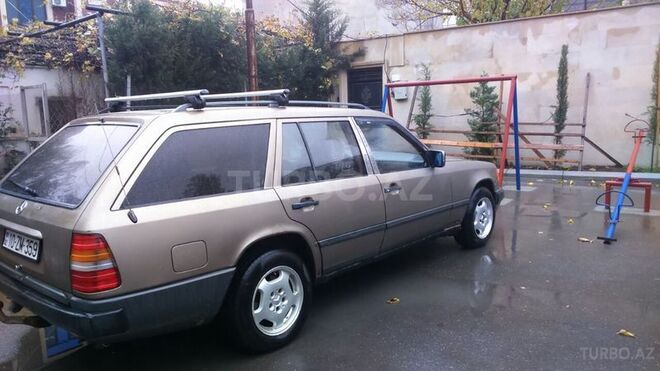 Mercedes E 230 1988, 234,567 km - 2.3 l - Bakı