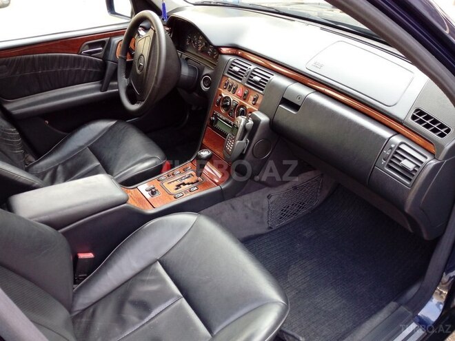 Mercedes E 240 1998, 284,000 km - 2.4 l - Sumqayıt