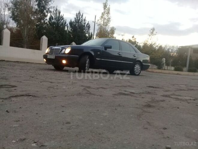 Mercedes E 230 1995, 356,268 km - 2.3 l - Bakı