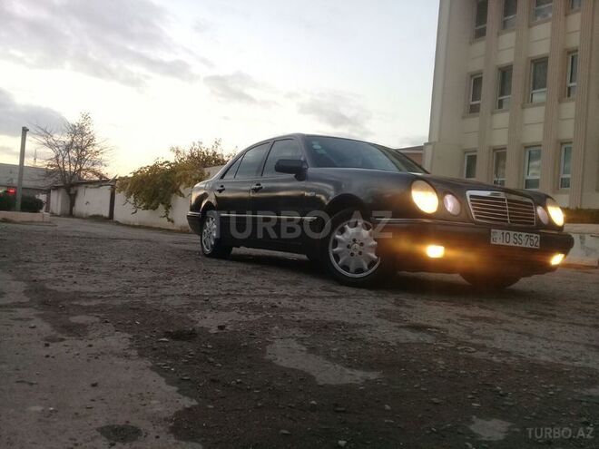 Mercedes E 230 1995, 356,268 km - 2.3 l - Bakı