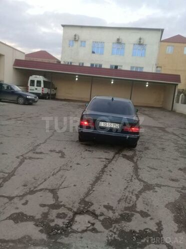 Mercedes E 230 1995, 356,268 km - 2.3 l - Bakı