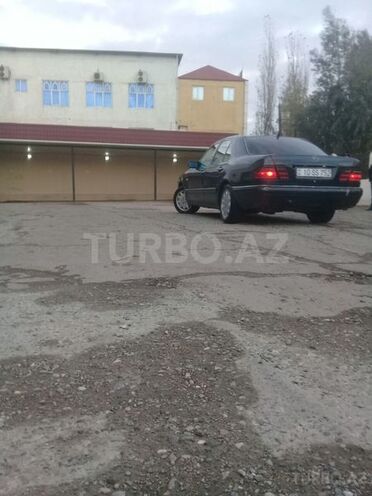 Mercedes E 230 1995, 356,268 km - 2.3 l - Bakı