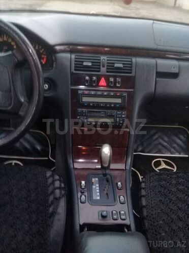 Mercedes E 230 1995, 356,268 km - 2.3 l - Bakı