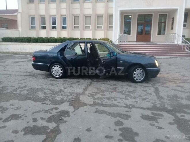 Mercedes E 230 1995, 356,268 km - 2.3 l - Bakı