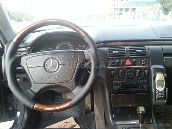 Mercedes E 280 1999, 180,000 km - 2.8 l - Xırdalan