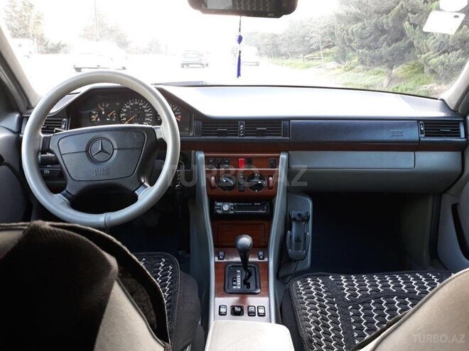Mercedes E 320 1995, 238,000 km - 3.2 l - Bakı