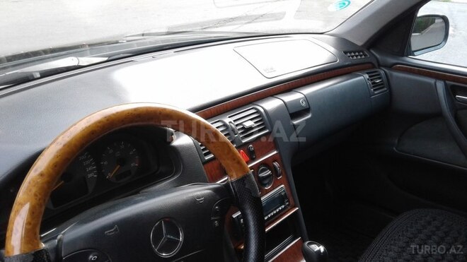 Mercedes E 220 2000, 288,000 km - 2.2 l - Bakı