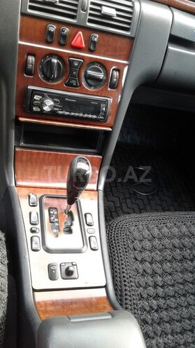 Mercedes E 220 2000, 288,000 km - 2.2 l - Bakı