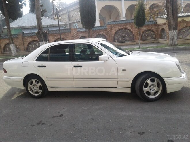 Mercedes E 220 1995, 464,487 km - 2.2 л - Balakən