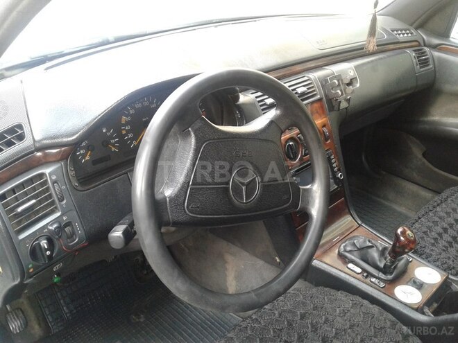 Mercedes E 220 1995, 464,487 km - 2.2 л - Balakən