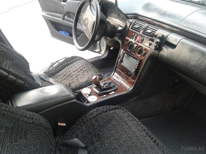Mercedes E 220 1995, 464,487 km - 2.2 л - Balakən