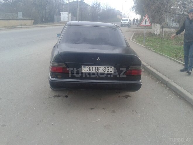 Mercedes E 200 1992, 377,000 km - 2.0 l - Quba