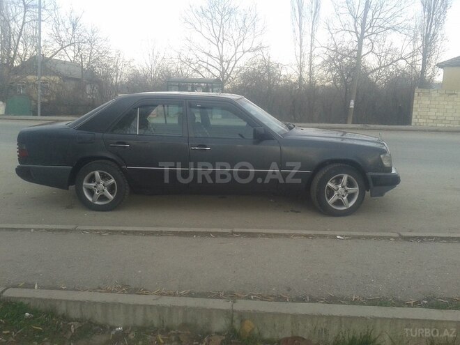 Mercedes E 200 1992, 377,000 km - 2.0 l - Quba
