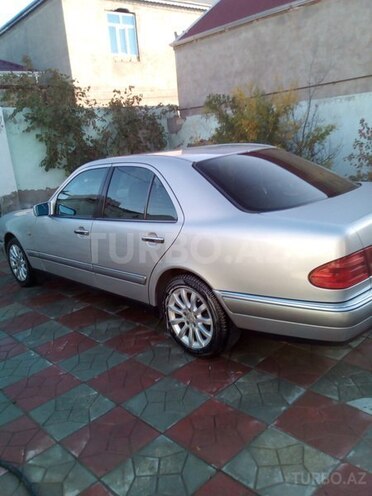 Mercedes E 220 1998, 319,000 km - 2.2 l - Bakı